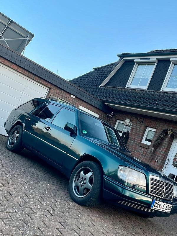 Gebraucht Mercedes E320 220 PS (161 kW) 1994 Grün Kombi