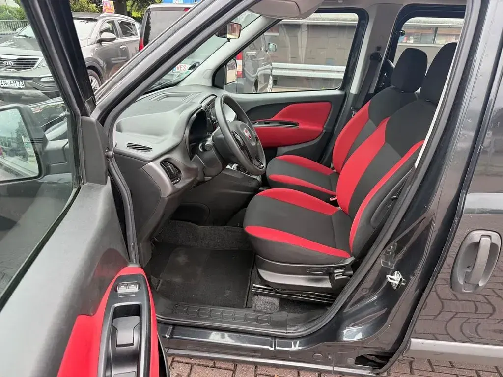 Gebraucht Fiat Doblò Lounge 120 PS (88 kW) 2016 Schwarz Van / Kleinbus