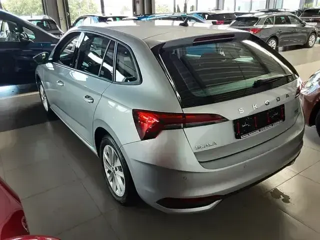 Gebraucht Skoda Scala Selection 116 PS (85 kW) 2025 Brilliantsilber (metallic) Kleinwagen