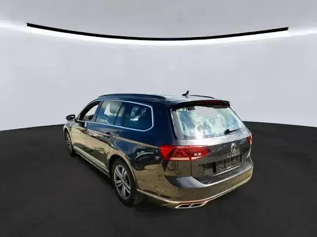 Gebraucht VW Passat Business 200 PS (147 kW) 2023 Grau Kombi