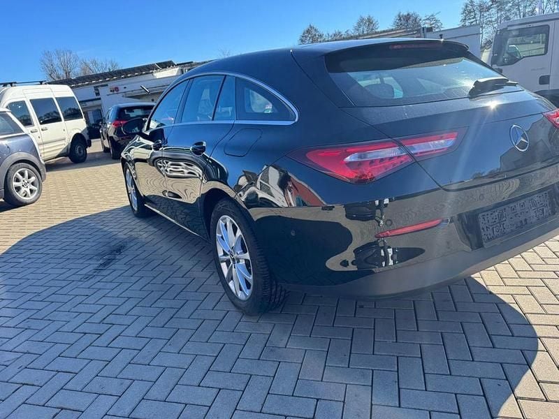 Gebraucht Mercedes CLA200 Shooting Brake 150 PS (110 kW) 2021 Schwarz Kombi