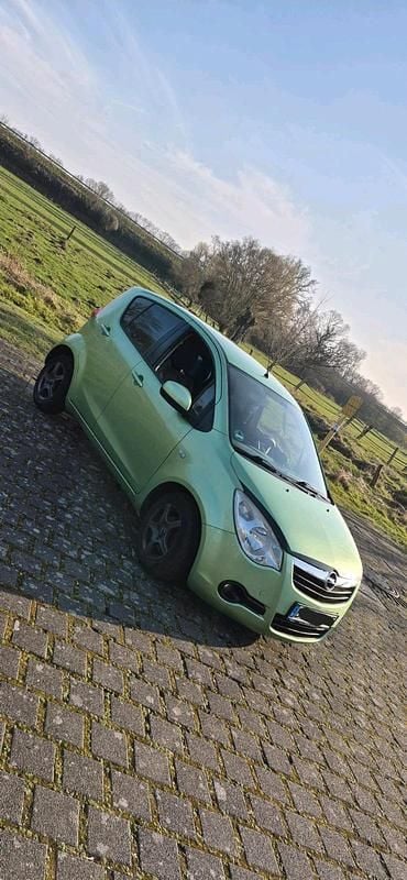 Second-hand Opel Agila 94 CP (69 kW) 2008 Verde Hatchback