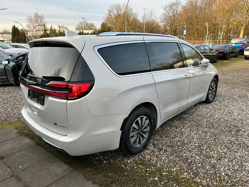 Gebraucht Chrysler Pacifica Touring 264 PS (194 kW) 2021 Luxury white pearlcoat Van