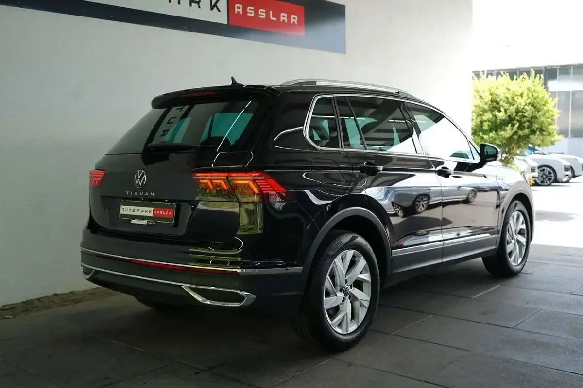 Gebraucht VW Tiguan Elegance 150 PS (110 kW) 2022 Schwarz SUV