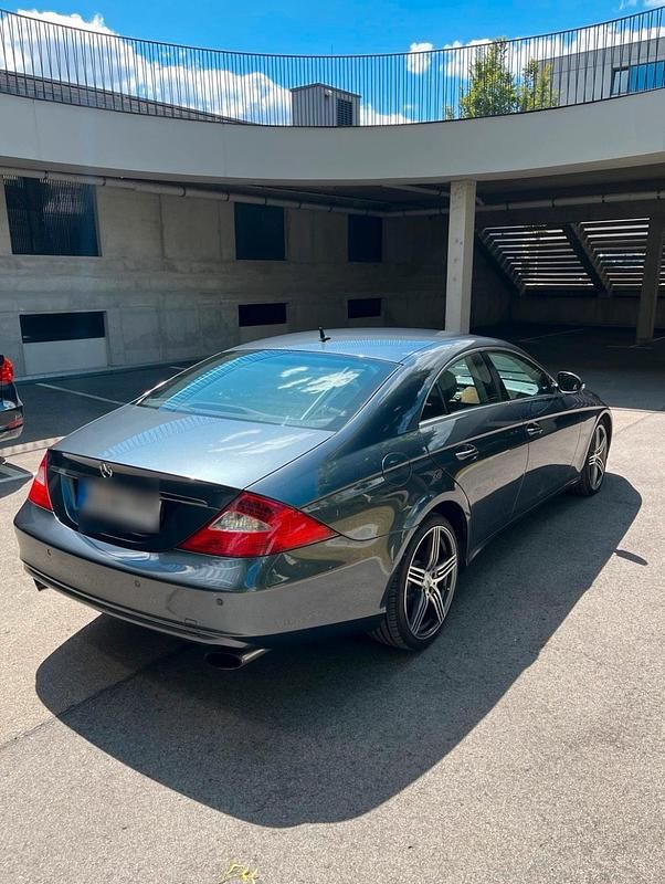 Grau Gebraucht 2007 Mercedes CLS320 Limousine | 5.200 € (Fairer Preis) - Bild 1/4