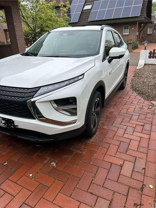 Weiß Gebraucht 2022 Mitsubishi Eclipse Cross Basis SUV | 19.900 € (Superpreis) - Bild 1/4