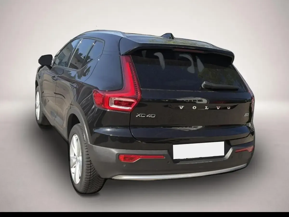 Gebraucht Volvo XC40 Core 163 PS (119 kW) 2024 Manufacturer SUV