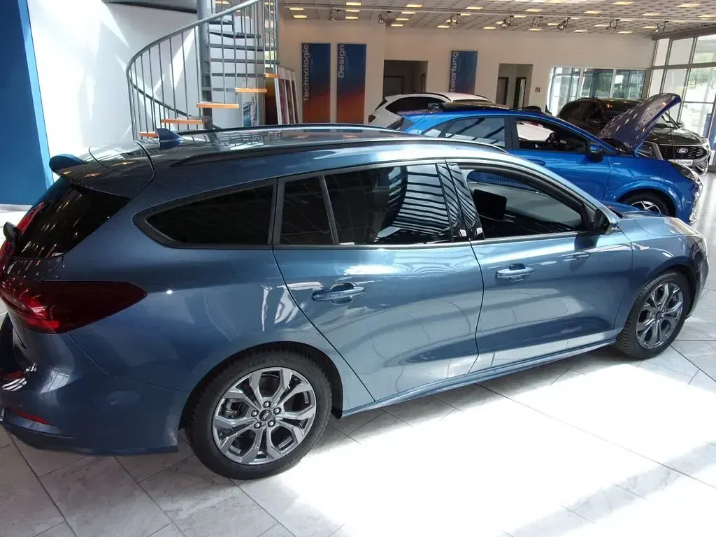 Gebraucht Ford Focus ST-Line X 125 PS (91 kW) 2024 Blau Limousine