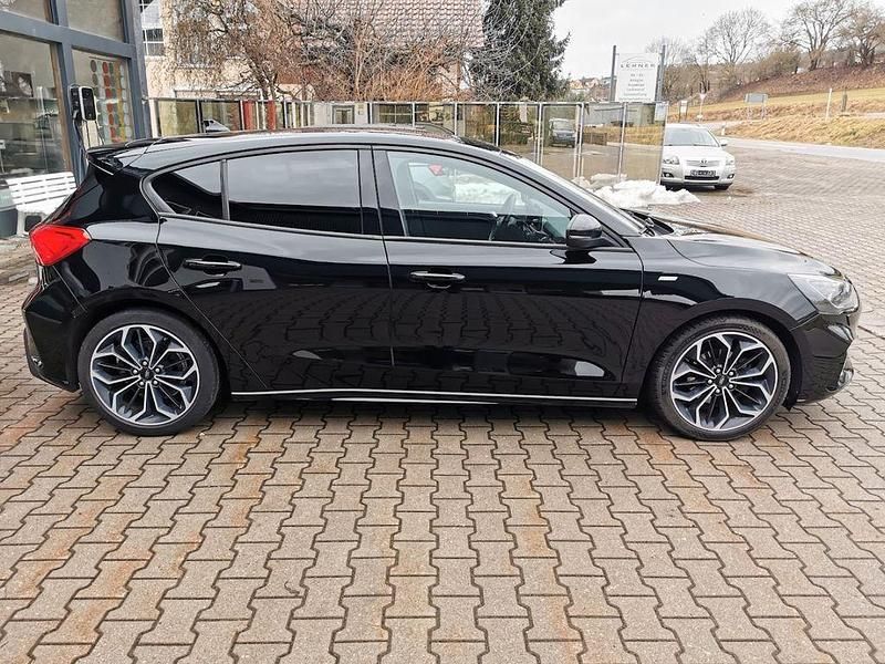 Gebraucht Ford Focus ST-Line 125 PS (91 kW) 2018 Schwarz Limousine