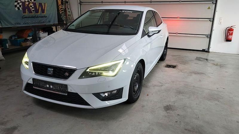 Weiß Gebraucht 2016 Seat Leon SC FR Kleinwagen | 9.300 € (Fairer Preis) - Bild 1/4
