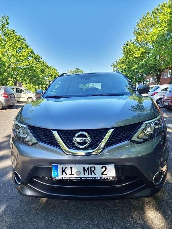 Grau Gebraucht 2015 Nissan Qashqai Tekna SUV | 13.000 € (Etwas zu teuer) - Bild 1/4
