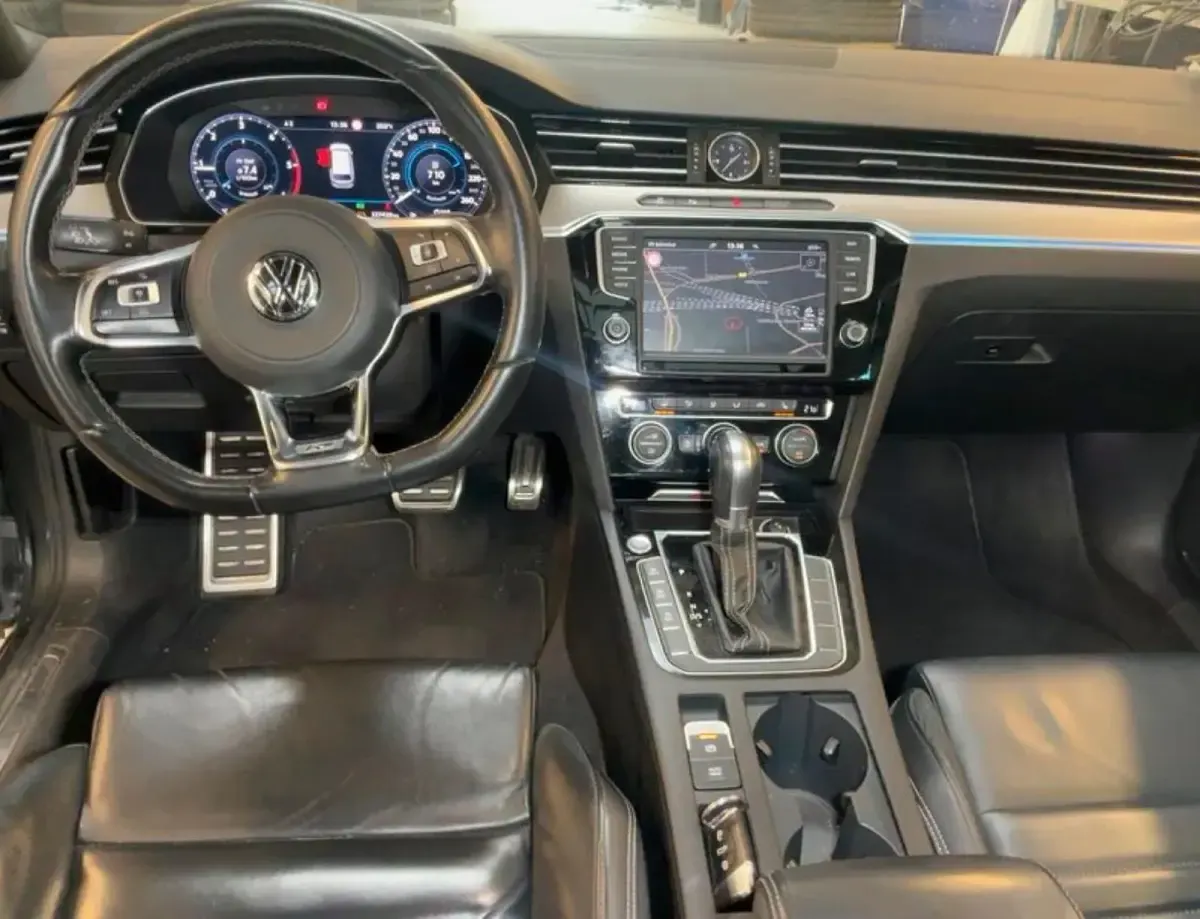 Gebraucht VW Passat R-line 240 PS (176 kW) 2017 Grau Kombi