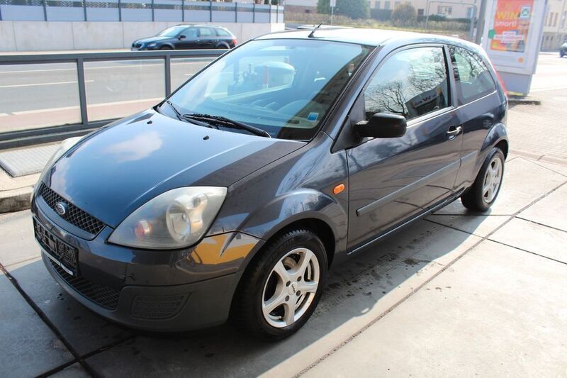 Grau Gebraucht 2006 Ford Fiesta Kleinwagen | 1.800 € (Fairer Preis) - Bild 1/4