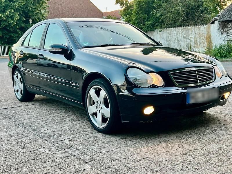 Schwarz Gebraucht 2004 Mercedes C180 Limousine | 2.850 € (Fairer Preis) - Bild 1/4
