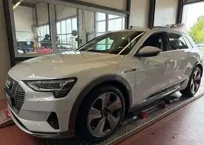 Używany Audi e-tron Ambiente 230 kW (313 KM) 2021 Biały SUV