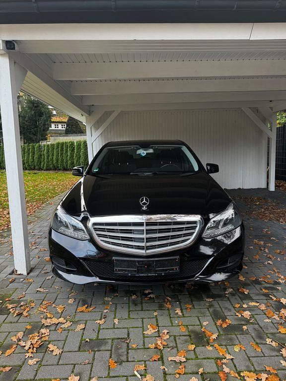 Schwarz Gebraucht 2015 Mercedes E350 Limousine | 18.900 € (Fairer Preis) - Bild 1/4