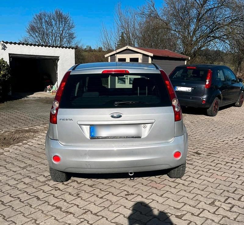 Gebraucht Ford Fiesta 80 PS (58 kW) 2008 Silber Kleinwagen