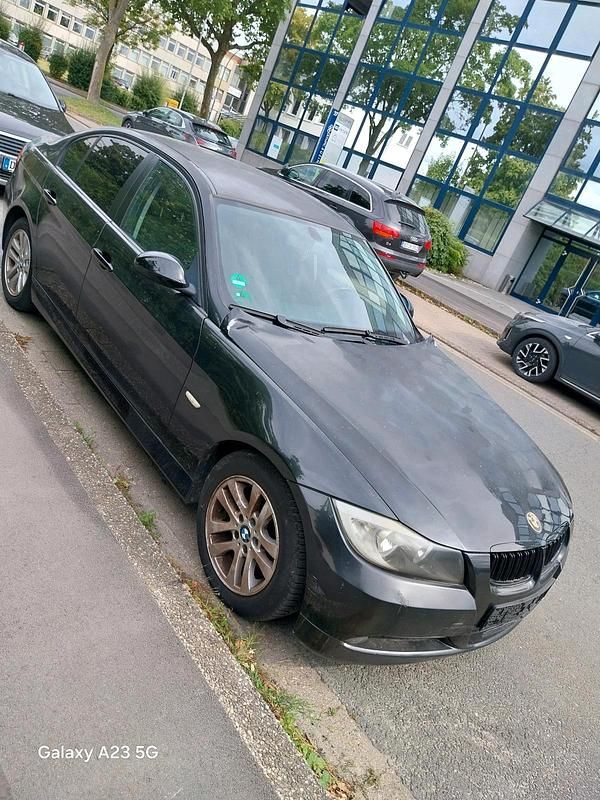 Schwarz Gebraucht 2008 BMW 320 Limousine | 2.750 € (Superpreis) - Bild 1/4