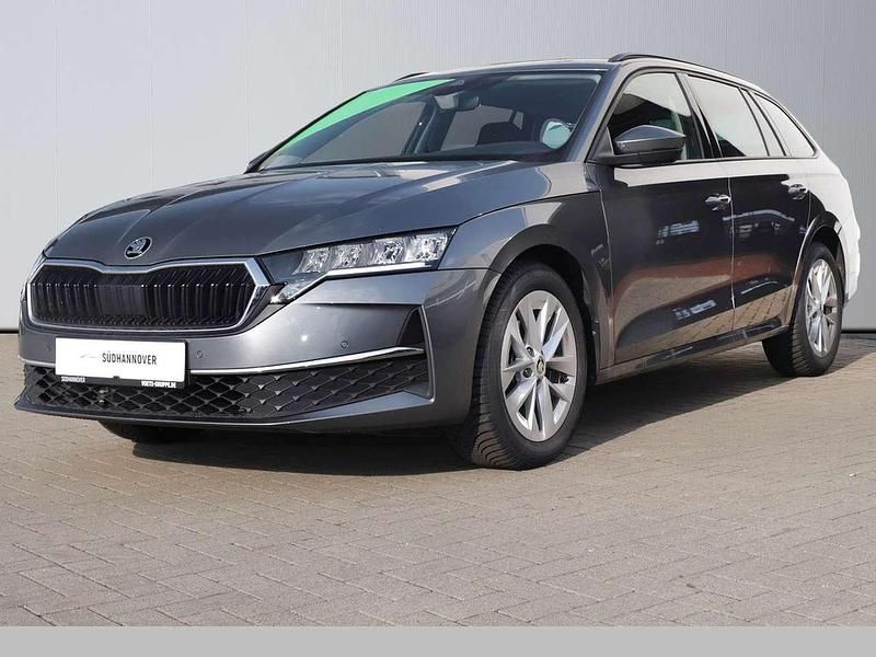 Graphitegrau metallic Gebraucht 2024 Skoda Octavia Kombi | 31.680 € (Fairer Preis) - Bild 1/4