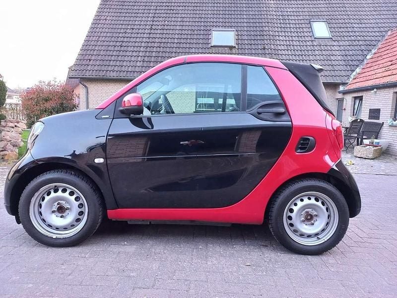 Gebraucht Smart ForTwo Cabrio Basis 71 PS (52 kW) 2017 Rot Cabrio