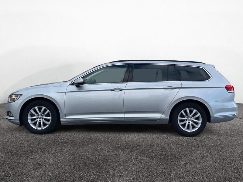Reflexsilber metallic Gebraucht 2019 VW Passat Comfortline Kombi | 19.440 € (Fairer Preis) - Bild 1/4