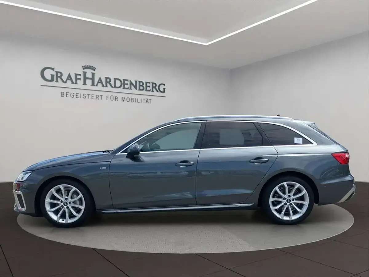 Gebraucht Audi A4 S-Line 204 PS (150 kW) 2023 Daytonagrau perleffekt Kombi
