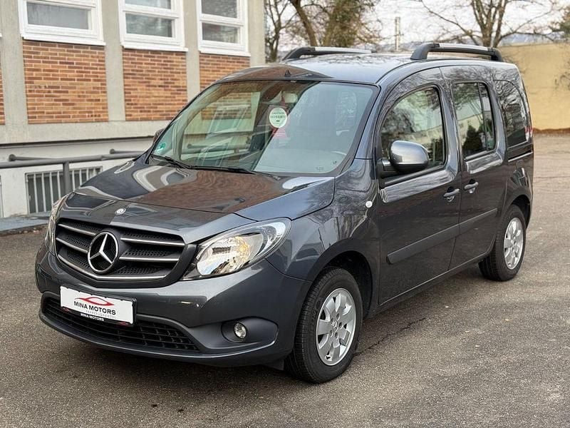 Grau Gebraucht 2019 Mercedes Citan 111 Edition Kombi | 14.900 € (Guter Preis) - Bild 1/4