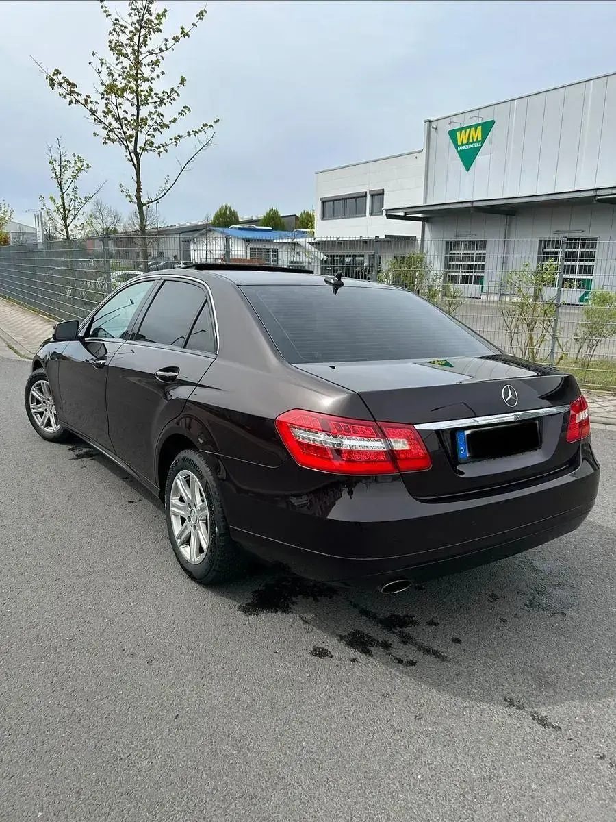 Gebraucht Mercedes E200 184 PS (135 kW) 2011 Braun Limousine