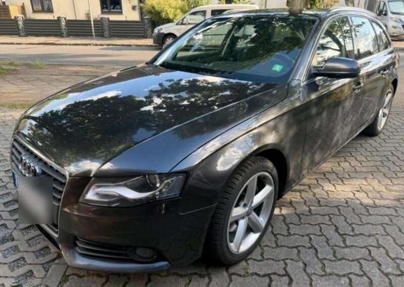 Grau Gebraucht 2011 Audi A4 Attraction Kombi | 8.300 € (Etwas zu teuer) - Bild 1/4