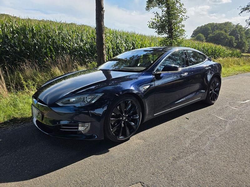Blau Gebraucht 2015 Tesla Model S Limousine | 20.900 € (Guter Preis) - Bild 1/4