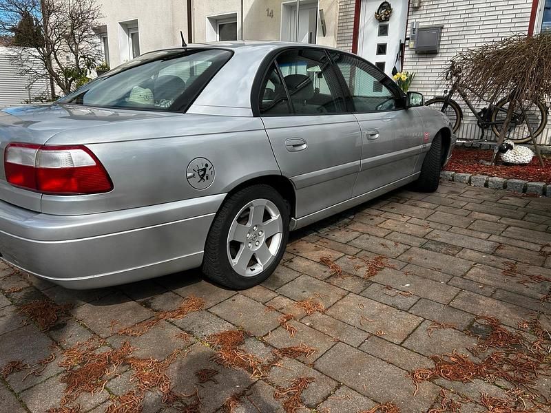 Usata Opel Omega 144 CV (105 kW) 2000 Argento Berlina