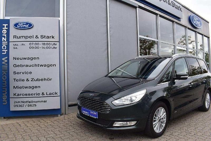 Mambagrün (metallic) Gebraucht 2017 Ford Galaxy Titanium Van / Kleinbus | 22.990 € (Superpreis) - Bild 1/4