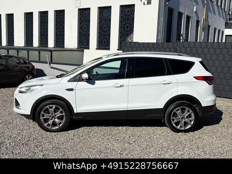 Gebraucht Ford Kuga Titanium 163 PS (119 kW) 2013 Frostweiß SUV