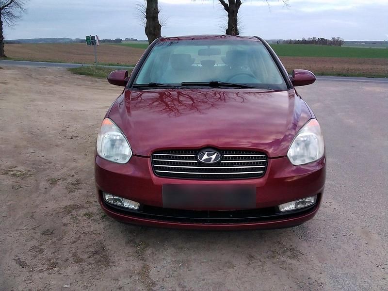 Gebraucht Hyundai Accent 97 PS (71 kW) 2006 Rot Limousine