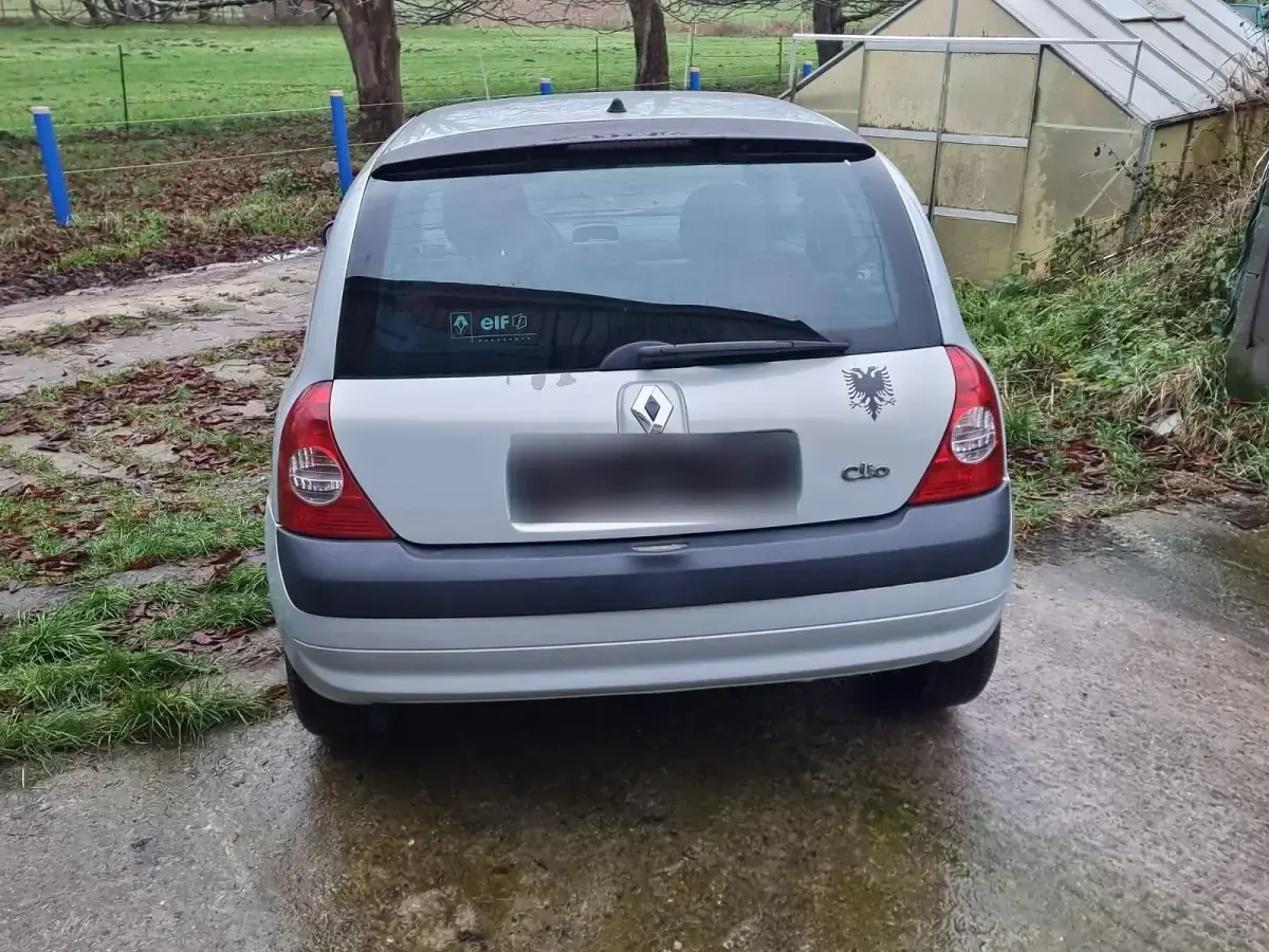 Gebraucht Renault Clio 75 PS (55 kW) 2003 Silber Kleinwagen