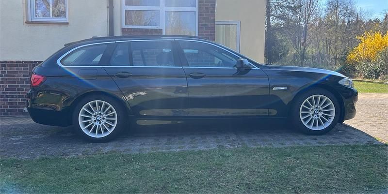 Gebraucht BMW 520 184 PS (135 kW) 2013 Schwarz Kombi