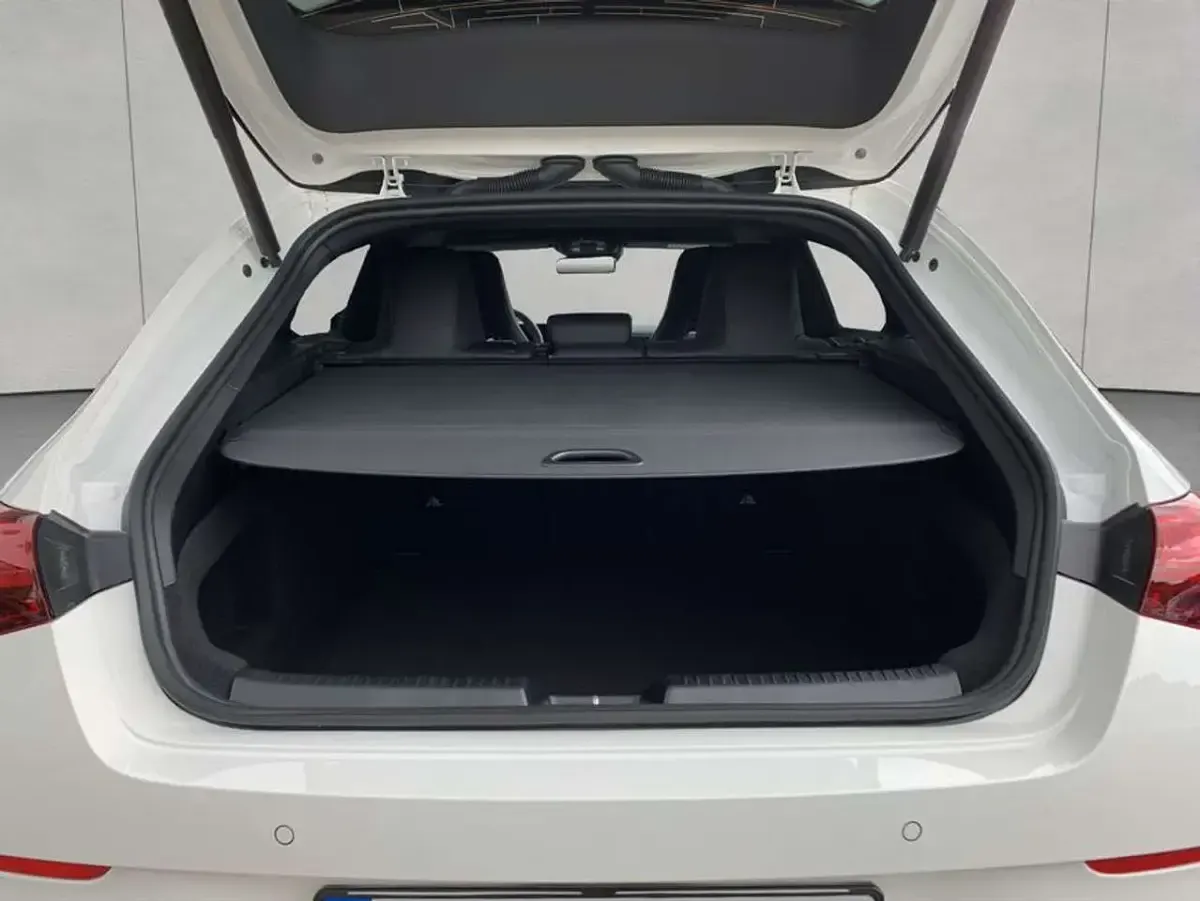 Gebraucht Mercedes CLA180 136 PS (100 kW) 2025 Polarweiß Limousine