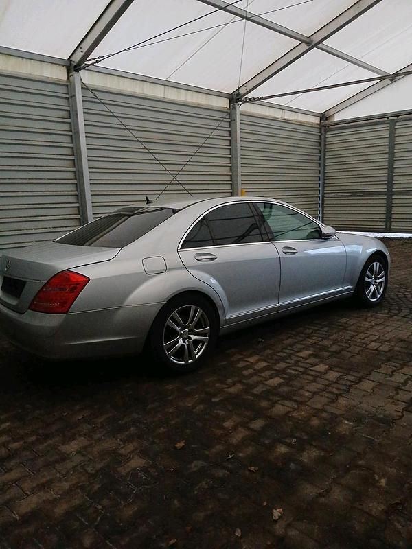 Silber Gebraucht 2006 Mercedes 320 Limousine | 6.500 € - Bild 1/4