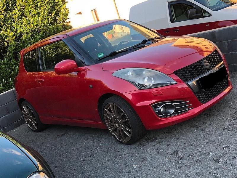 Rot Gebraucht 2012 Suzuki Swift Sport Kleinwagen | 4.000 € (Superpreis) - Bild 1/4