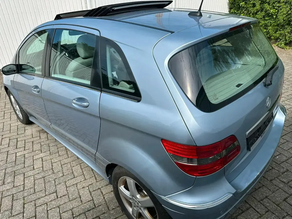 Gebraucht Mercedes 200 140 PS (102 kW) 2006 Blau Limousine