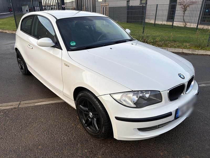 Weiß Gebraucht 2010 BMW 118 Coupé Coupé | 4.950 € - Bild 1/4