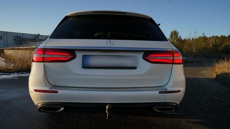 Gebraucht Mercedes E200 184 PS (135 kW) 2018 Weiß Kombi