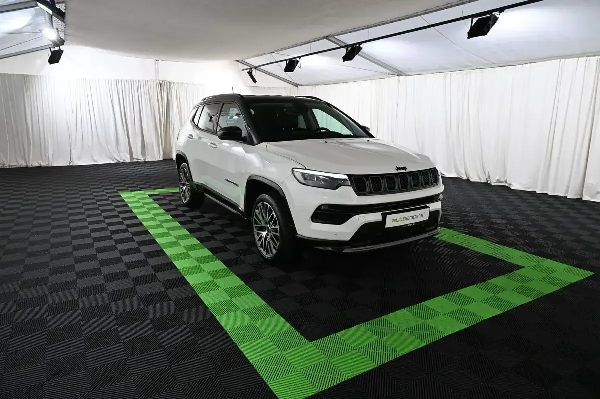 Gebraucht Jeep Compass Summit 131 PS (96 kW) 2025 Weiß SUV