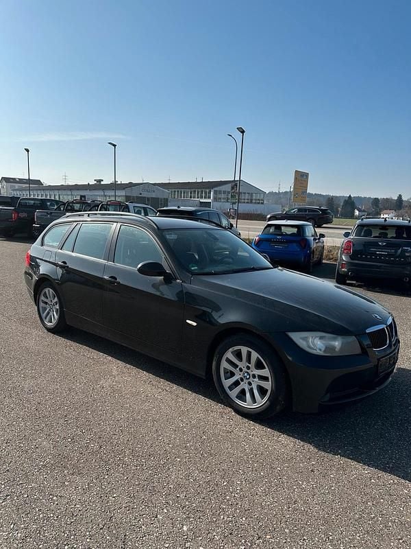 Gebraucht BMW 318 143 PS (105 kW) 2008 Schwarz Kombi