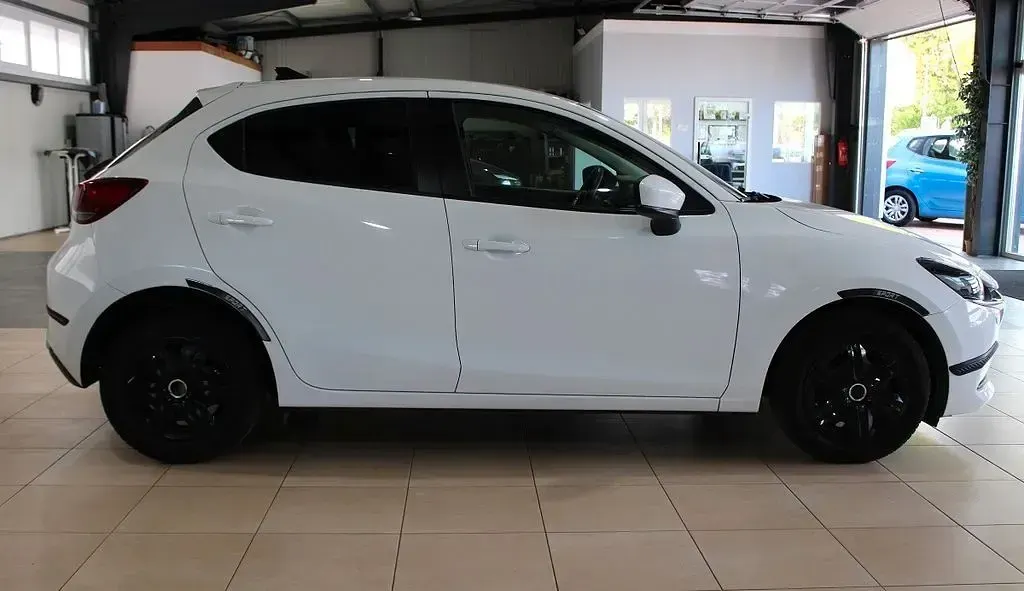 Gebraucht Mazda 2 Active 75 PS (55 kW) 2021 Weiß Limousine