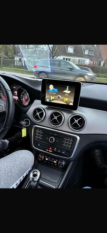 Gebraucht Mercedes CLA200 156 PS (114 kW) 2015 Schwarz Limousine