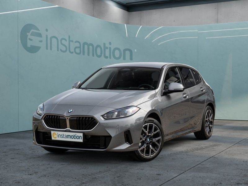 Grau Gebraucht 2024 BMW 120 Sport Line Kleinwagen | 35.539 € (Fairer Preis) - Bild 1/3