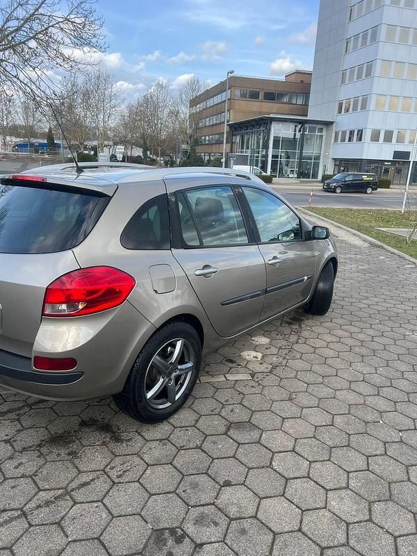 Gebraucht Renault Clio II 75 PS (55 kW) 2009 Braun Kleinwagen