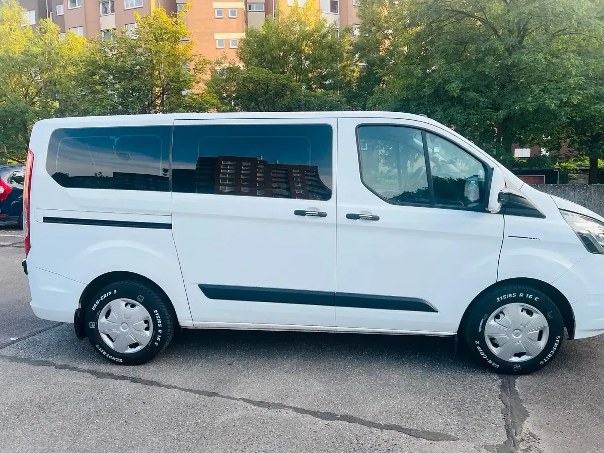 Gebraucht Ford Tourneo 105 PS (77 kW) 2018 Weiß Van / Kleinbus