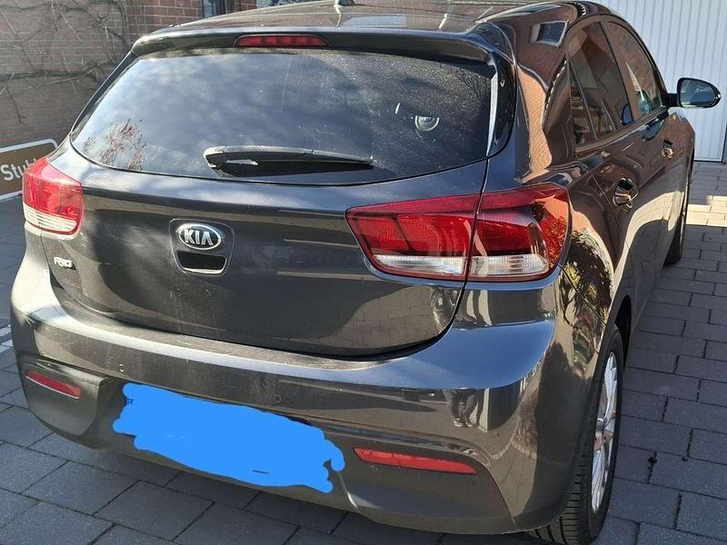 Gebraucht Kia Rio DREAM-TEAM Edition 84 PS (61 kW) 2019 Grau Limousine